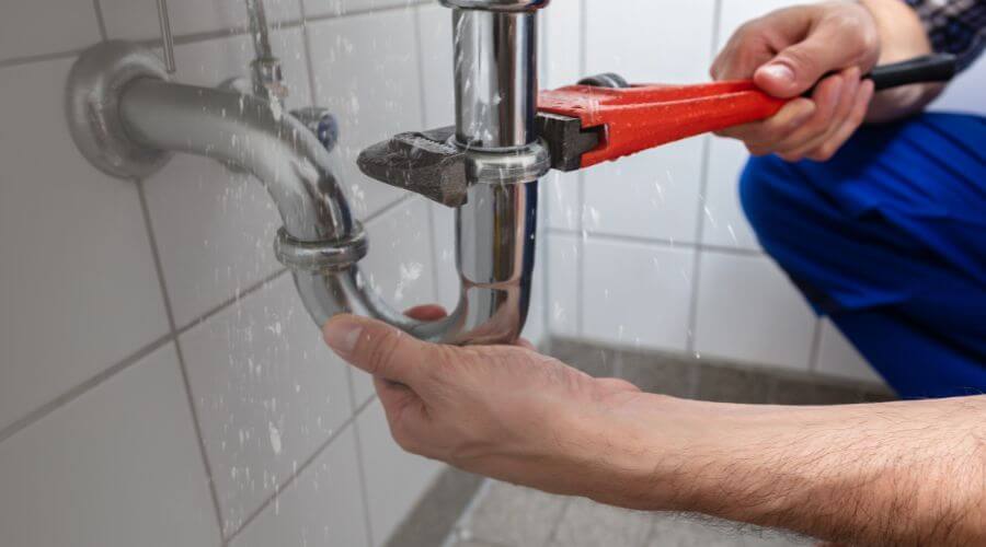 Expert burst pipe repair services in Hettick, IL